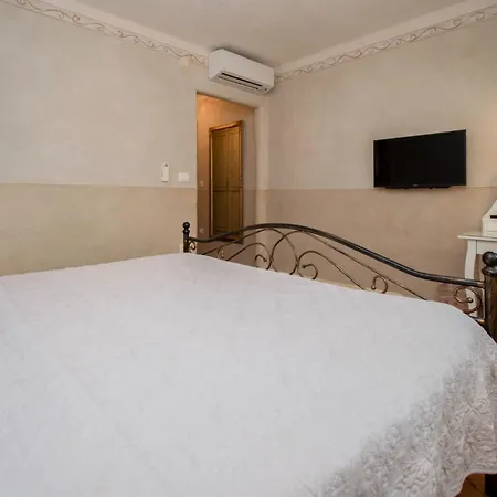 Vlacich With Sea View Trgetari