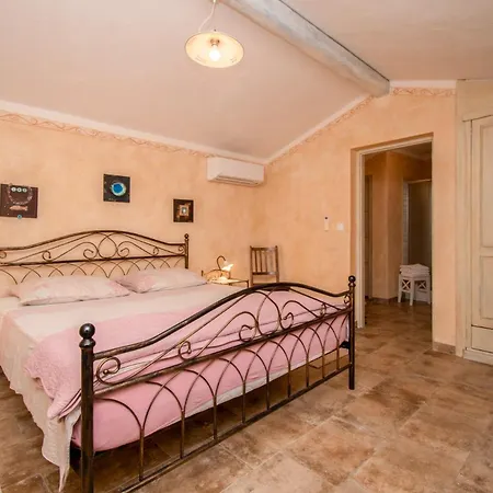 Vlacich With Sea View * Trgetari