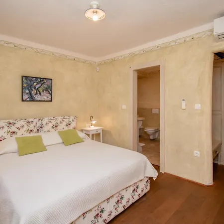 Vlacich With Sea View Trgetari